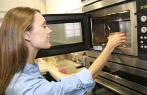 7 errores que cometemos al utilizar el horno de microondas