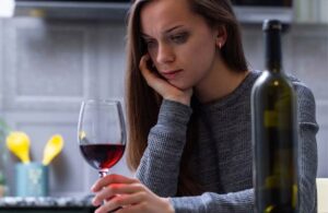 Estudio: VINO TINTO podr&iacute;a ayudar a tratar depresi&oacute;n y ansiedad