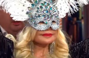 Lyn May presume nuevo rostro tras cirug&iacute;a n&uacute;mero 100