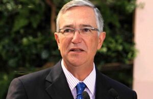 Ricardo Salinas Pliego arremete contra quienes están cumpliendo con el confinamiento