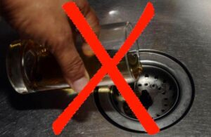 &iexcl;Alto! Por ning&uacute;n motivo tires el aceite de cocina usado por el fregadero, aqu&iacute; te decimos qu&eacute; hacer con &eacute;l