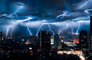 7 actividades que NO debes realizar durante una TORMENTA EL&Eacute;CTRICA