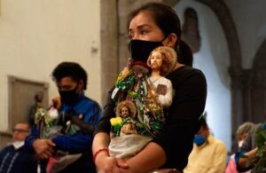 &iquest;Y la pandemia? Fieles de San Judas Tadeo celebran a lo grande en Iglesia de San Hip&oacute;lito