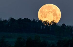 Mes de octubre se despide con el fen&oacute;meno conocido como "Luna Azul"