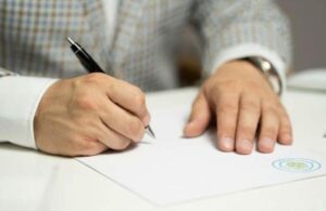 C&aacute;rcel a quien haga firmar a sus trabajadores hojas en blanco