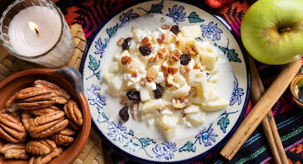 Ensalada navide&ntilde;a de manzana, la mejor guarnici&oacute;n para esta navidad