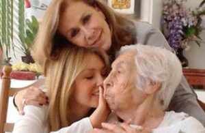 Denuncian Laura Zapata y Thal&iacute;a que su abuelita sufri&oacute; maltrato en el asilo donde se encuentra