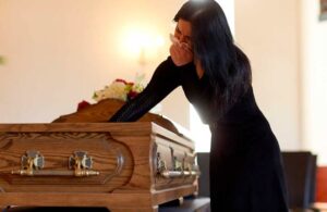 Descubren que mujer estaba viva antes de cremarla, d&iacute;as despu&eacute;s fallece de verdad