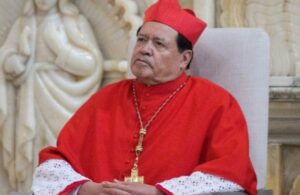 Tras mejor&iacute;a, desintuban al cardenal Norberto Rivera