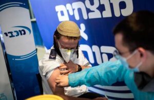 En Israel ofrecen comida gratis a cambio de que la gente se vacune