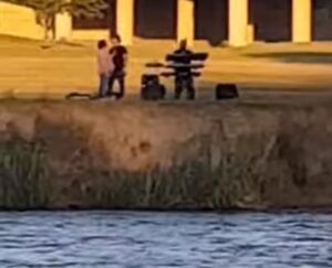 #Viral: Abuelito canta ma&ntilde;anitas a su nieto desde la frontera