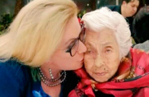 Hospitalizan de emergencia a abuelita de Laura Zapata y Thal&iacute;a