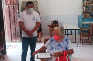Abuelita de 71 a&ntilde;os concluye su primaria y su historia se vuelve viral