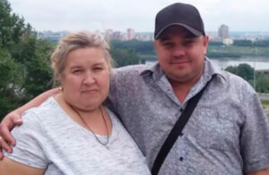 Hombre muere asfixiado luego de que su mujer de 100 kilos se sentara en él