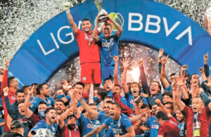 Abuelita de 93 a&ntilde;os conmueve al celebrar campeonato de Cruz Azul