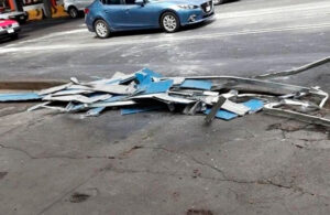 Cae plaf&oacute;n sobre autos en Tlalpan afuera del metro Villa de Cort&eacute;s