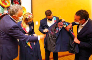 Atletas mexicanos lucirán uniformes con bordados de Oaxaca en Tokio 2021