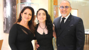 Revela Gloria Estefan que sufri&oacute; de abuso cuando ten&iacute;a 9 a&ntilde;os