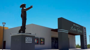 Conmemoran en Guam&uacute;chil el 104 aniversario del natalicio de Pedro Infante