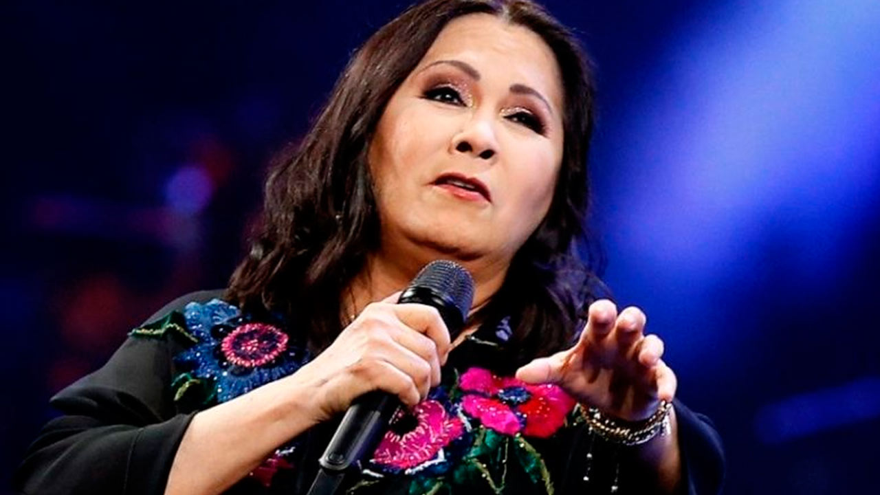Ana Gabriel le declara su amor a Kate del Castillo en pleno concierto