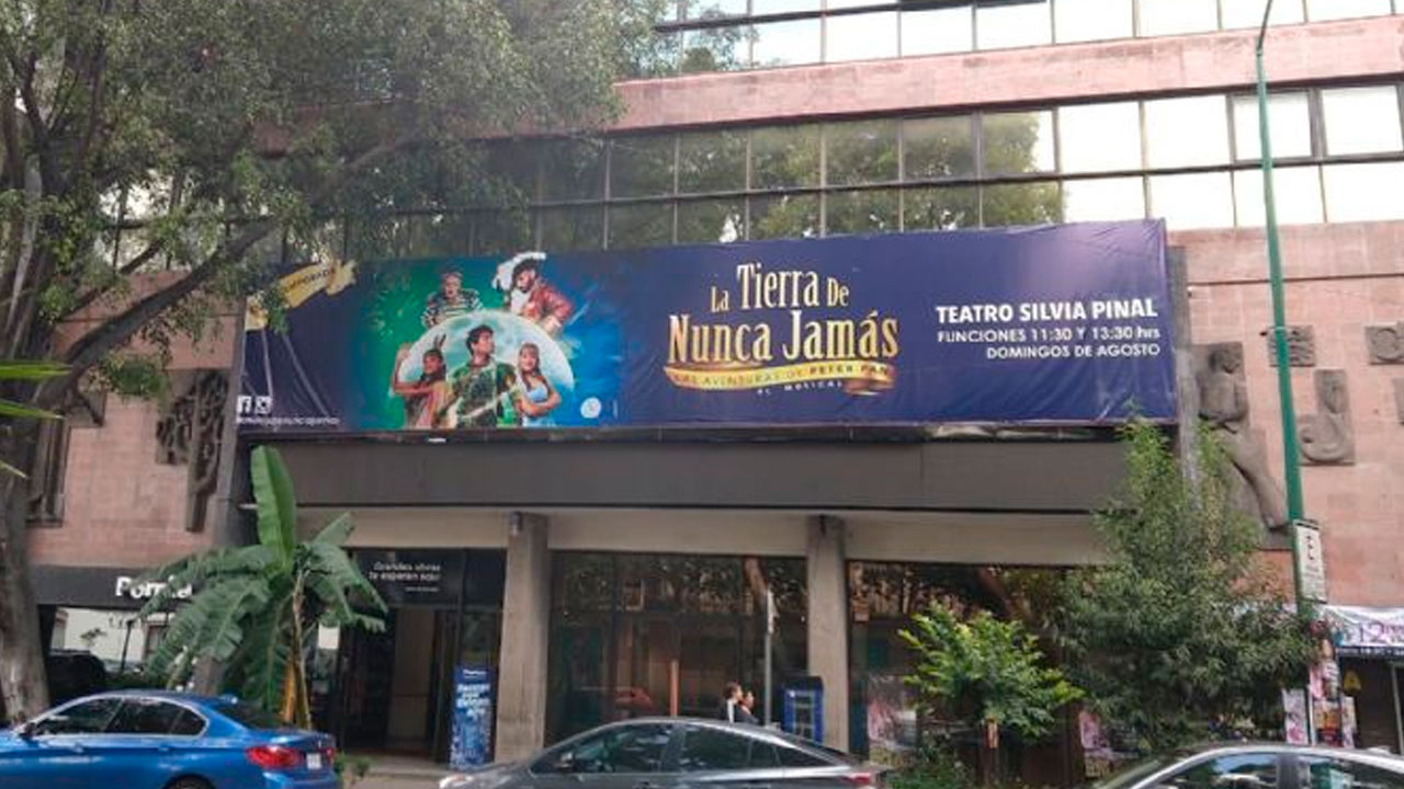 Hijos de Silvia Pinal se disputan la administraci&oacute;n del teatro de su madre