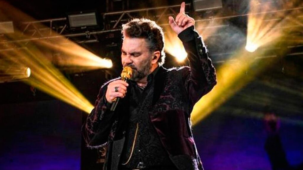 Mijares: Alumno se hace viral por creer que el cantante cambi&oacute; el mundo