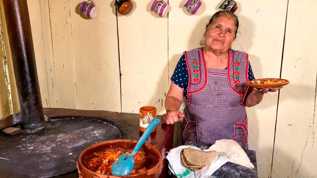 Doña Ángela, la cocinera mexicana que supera a chefs internacionales en YouTube