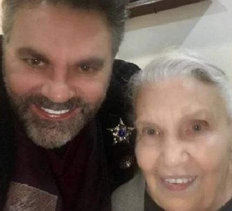 Mijares comparte emotivo mensaje tras fallecimiento de su mam&aacute;