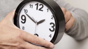 Horario de Verano: ¿Cuándo cambia?, ¿se atrasa o se adelanta el reloj?