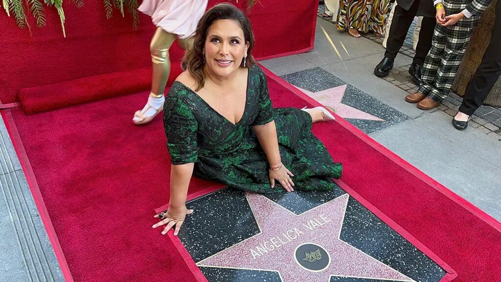 Ang&eacute;lica Vale devela su estrella en el Paseo de la Fama en Hollywood