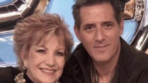Maxine Woodside sufre la pérdida de su hijo, podría tratarse de un suicidio