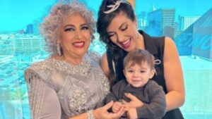 Amanda Miguel recibi&oacute; Grammy acompa&ntilde;ada de su hija y nieto