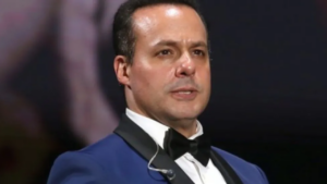 Jos&eacute; Joel es duramente criticado por interpretar tema de &ldquo;Sin Bandera&rdquo;