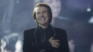 Raphael se abre sentimentalmente con su p&uacute;blico como una forma de adaptaci&oacute;n