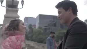 Chayanne sorprende a quincea&ntilde;era en sesi&oacute;n de fotos en la CDMX