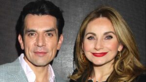 Elizabeth Álvarez es criticada por enviar mensaje de amor a Jorge Salinas