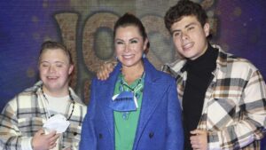 Hijo de Lety Calder&oacute;n sorprende al cantar como Alberto V&aacute;zquez