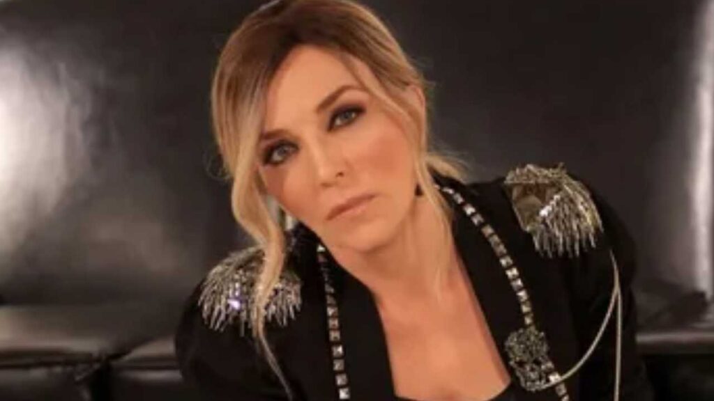 Laura Flores alarma a sus fans al aparecer con moretones en la cara