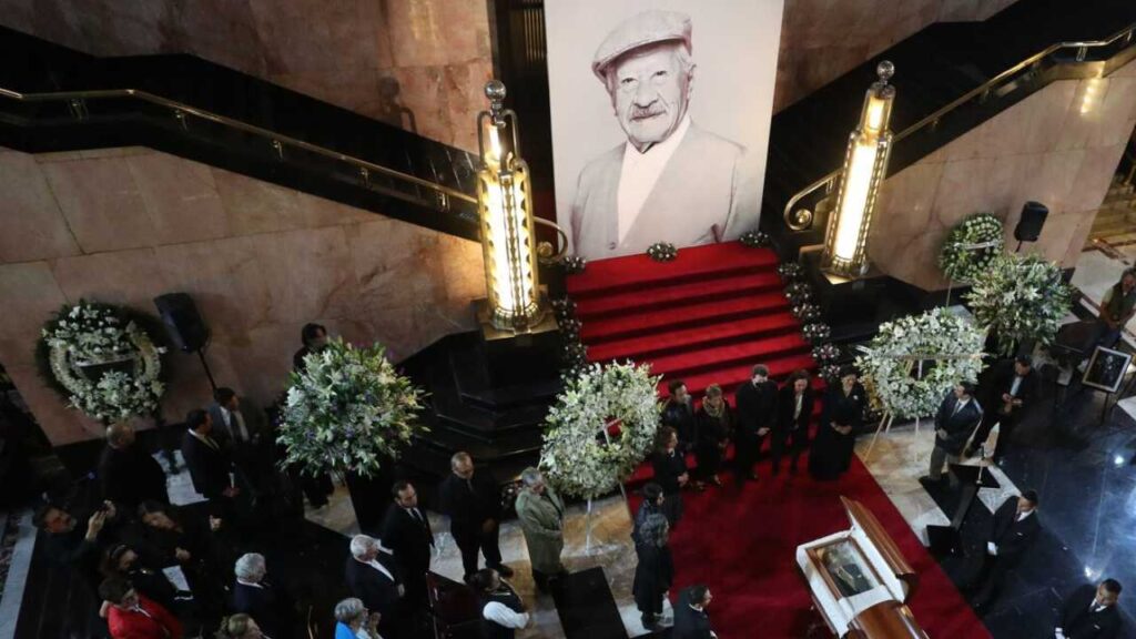 Rinden homenaje a Ignacio L&oacute;pez Tarso en Bellas Artes