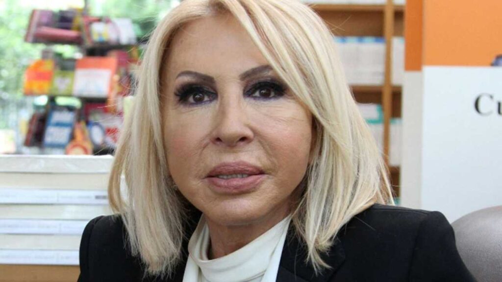 &iexcl;Laura Bozzo es criticada por utilizar filtros en sus fotos!