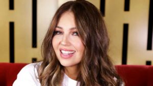 &iexcl;Thal&iacute;a se vuelve viral por foto en donde sus pechos lucen diferentes!