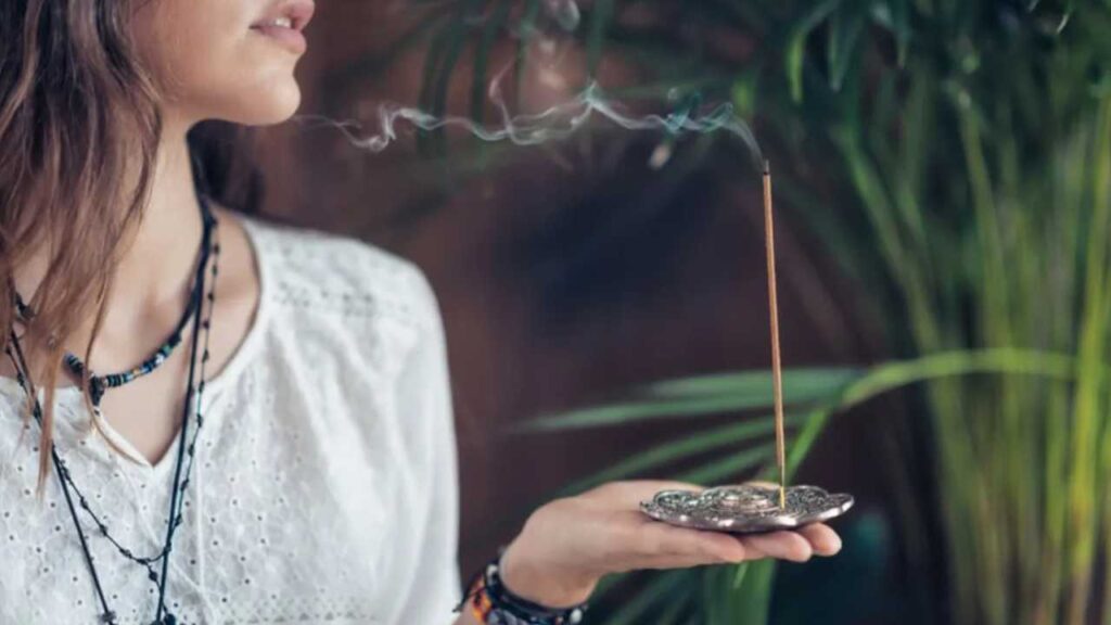 &iquest;Cu&aacute;les son los mejores INCIENSOS para limpiar de malas energ&iacute;as tu casa?