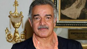 Amputan brazo a David Ostrosky tras detectarle un tumor