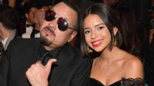&Aacute;ngela Aguilar dedica emotivo mensaje a Pepe Aguilar tras entregarle reconocimiento