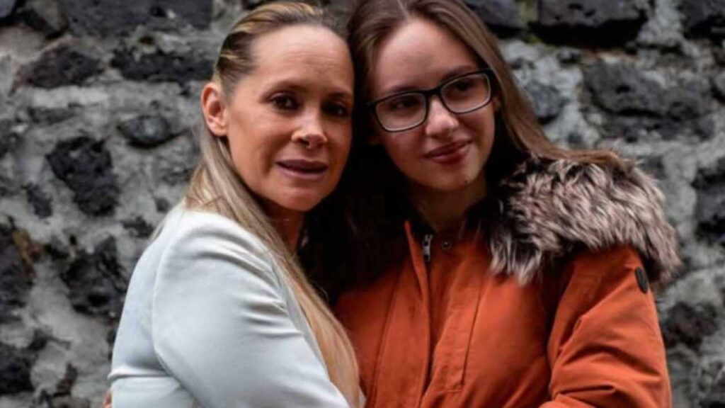 Alexa Hoffman revela parte del documental en contra de su pap&aacute;, H&eacute;ctor "N"