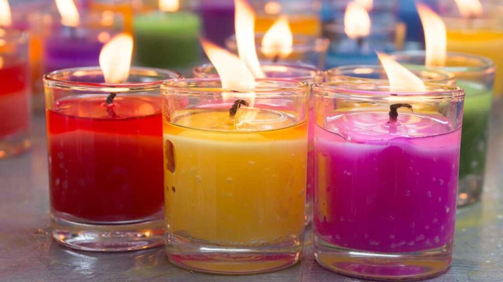 &iexcl;Conoce qu&eacute; significa las VELAS de acuerdo a su color!