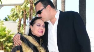Pepe Aguilar conmueve con enternecedor mensaje dedicado a Flor Silvestre, su mam&aacute;