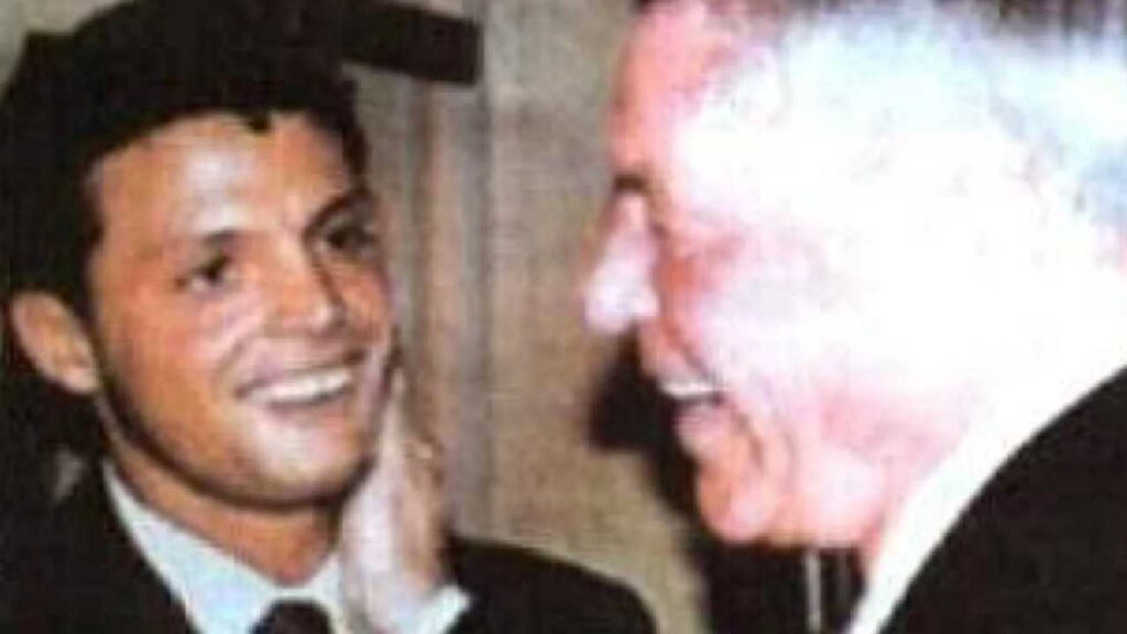 Luis Miguel comparte carta que le envi&oacute; Frank Sinatra, &iquest;qu&eacute; dec&iacute;a?