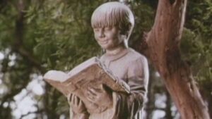 El libro de piedra: 7 datos que NO conoc&iacute;as de esta emblem&aacute;tica pel&iacute;cula de terror
