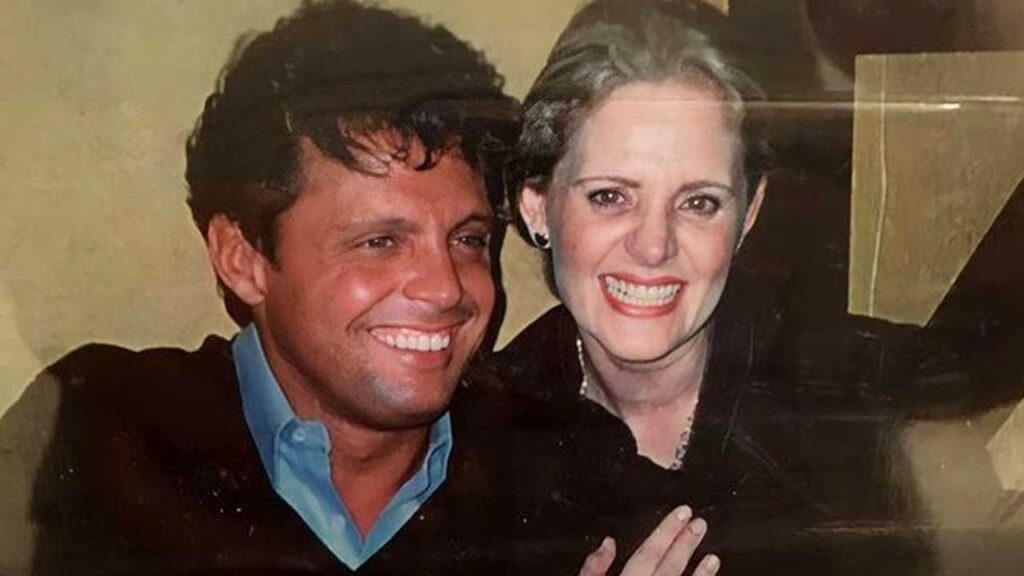 &Eacute;rika Buenfil recuerda c&oacute;mo fue ser "amigovia" de Luis Miguel